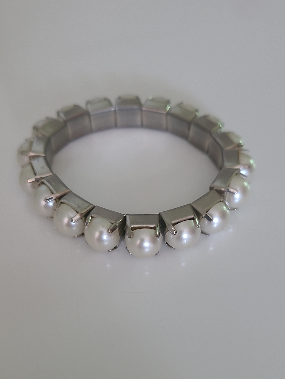 Elegant Silver Pearl Stretch Bracelet - White Pearls Vintage